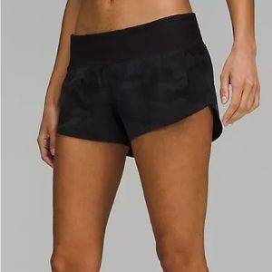 Lululemon Speed Up Low Rise Lined Shorts 2.5”